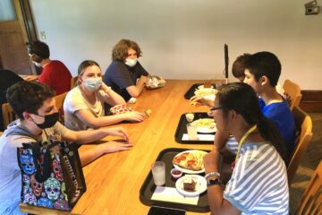 6 kids eating at a table with a mix of Jewish Teen group and Carroll Teens